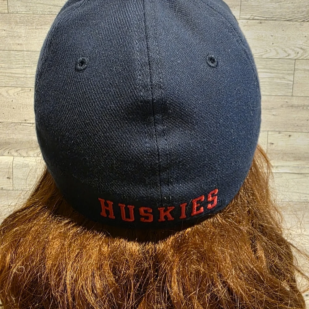 Nike Red  and Navy Huskies Logo Baseball Cap